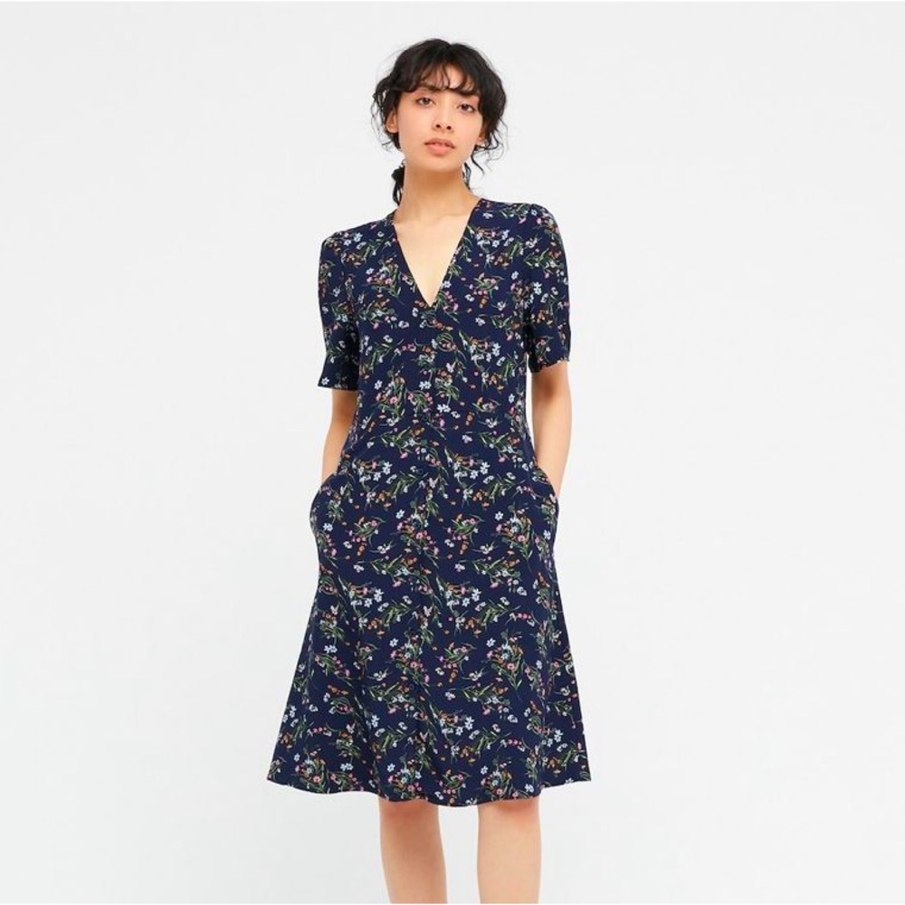 Uniqlo V-neck Flare Summer Mini Dress (Navy Floral)